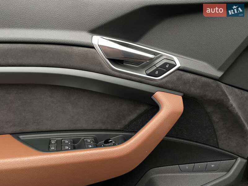 Позашляховик / Кросовер Audi e-tron Sportback 2021 в Києві
