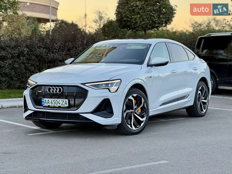 Позашляховик / Кросовер Audi e-tron Sportback 2022 в Києві