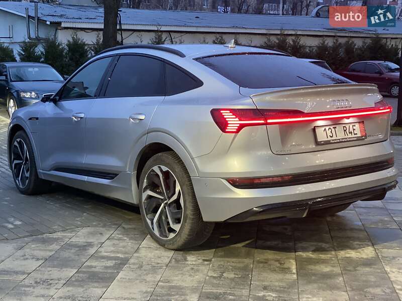 Позашляховик / Кросовер Audi e-tron Sportback 2020 в Ужгороді