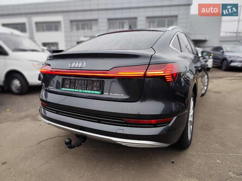 Позашляховик / Кросовер Audi e-tron Sportback 2020 в Києві