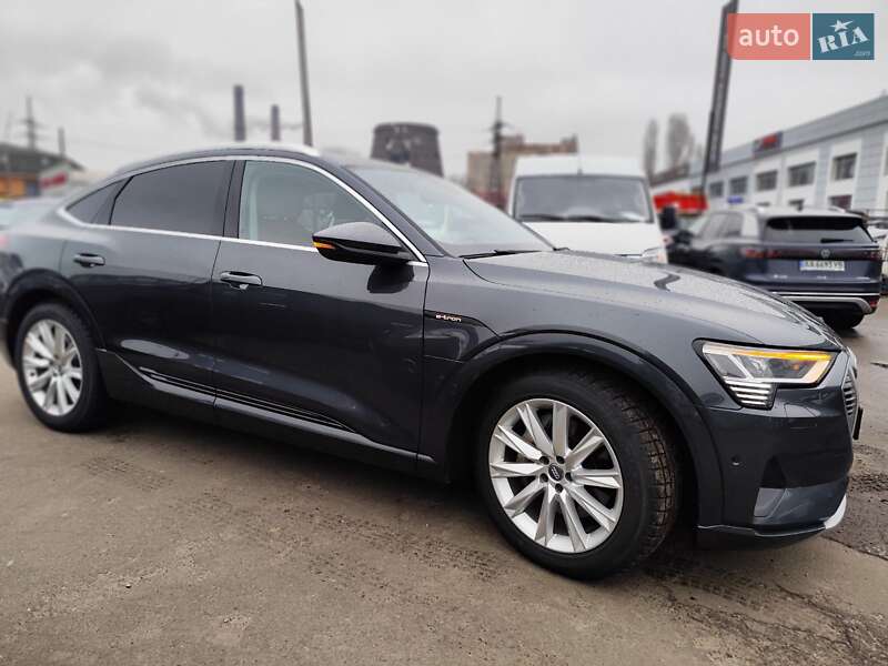 Позашляховик / Кросовер Audi e-tron Sportback 2020 в Києві