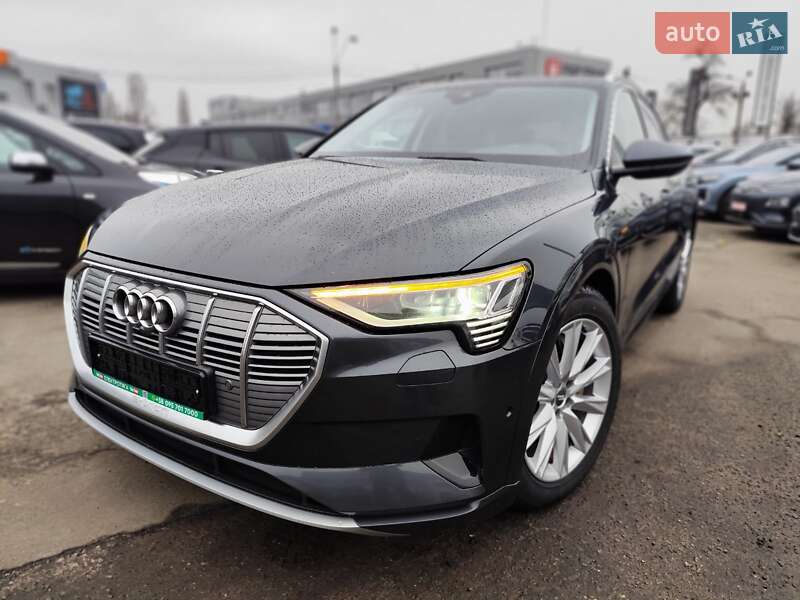 Позашляховик / Кросовер Audi e-tron Sportback 2020 в Києві