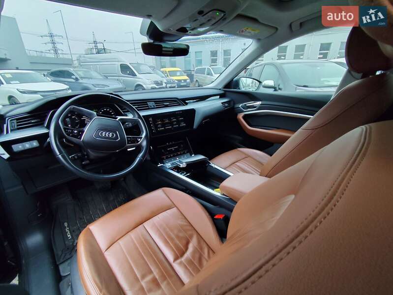 Позашляховик / Кросовер Audi e-tron Sportback 2020 в Києві