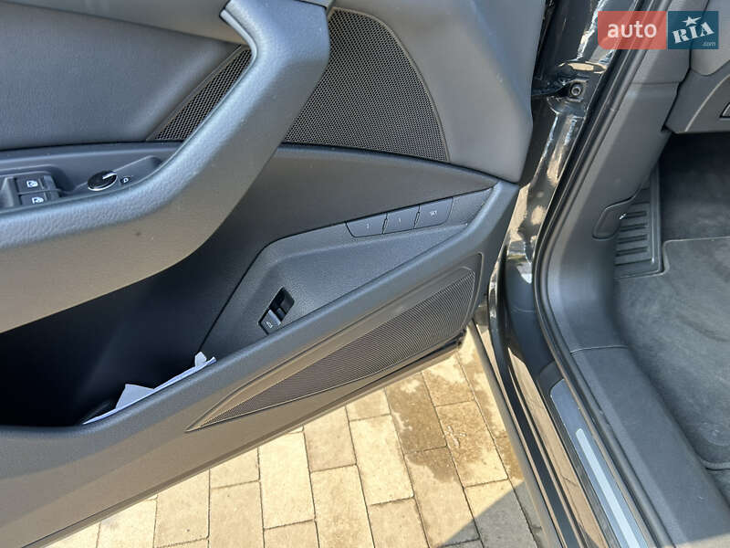 Позашляховик / Кросовер Audi e-tron Sportback 2021 в Києві