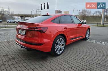 Позашляховик / Кросовер Audi e-tron Sportback 2021 в Києві