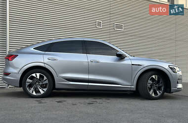 Позашляховик / Кросовер Audi e-tron Sportback 2021 в 