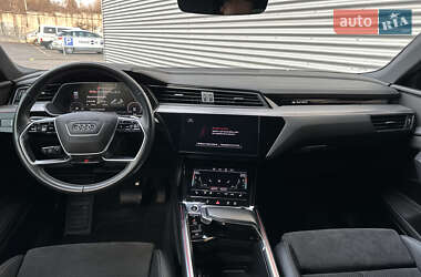 Позашляховик / Кросовер Audi e-tron Sportback 2021 в 