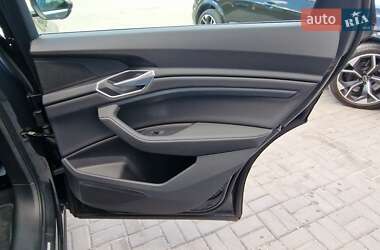 Позашляховик / Кросовер Audi e-tron Sportback 2021 в 
