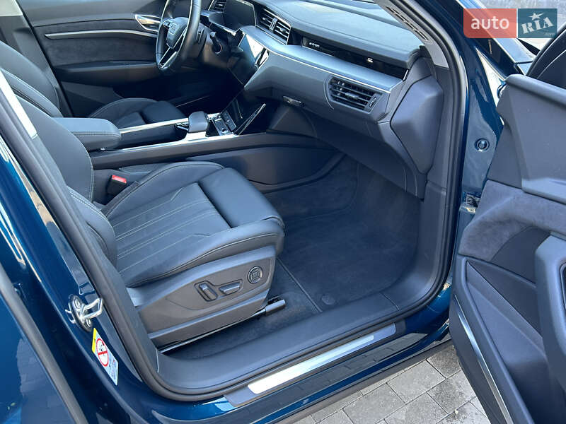 Позашляховик / Кросовер Audi e-tron Sportback 2021 в Києві
