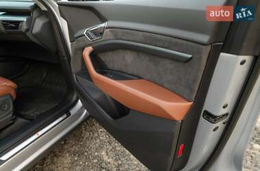 Позашляховик / Кросовер Audi e-tron Sportback 2020 в 