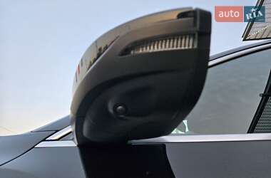 Позашляховик / Кросовер Audi e-tron Sportback 2022 в 