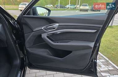 Позашляховик / Кросовер Audi e-tron Sportback 2022 в 