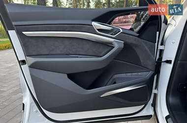 Позашляховик / Кросовер Audi e-tron Sportback 2021 в 