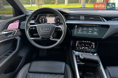 Позашляховик / Кросовер Audi e-tron Sportback 2021 в 