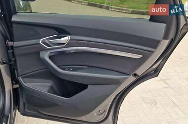 Позашляховик / Кросовер Audi e-tron Sportback 2021 в 