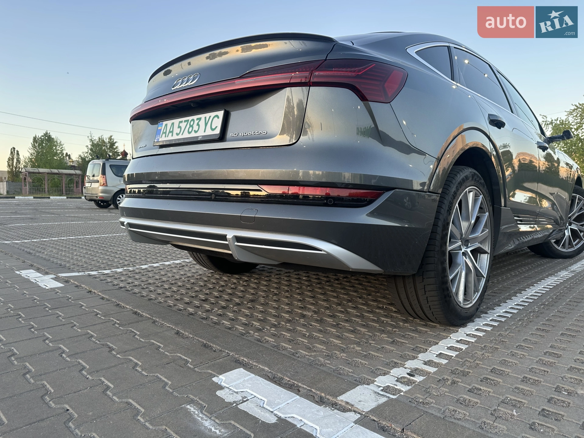 Audi e-tron Sportback 2020 VIN WAUZZZGE7LB030833 фото оголошення 2 з 9