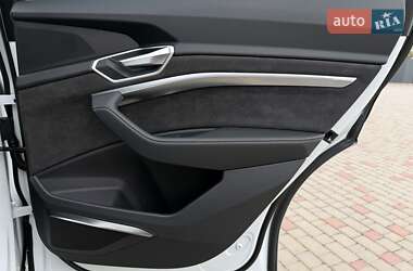 Позашляховик / Кросовер Audi e-tron Sportback 2020 в 