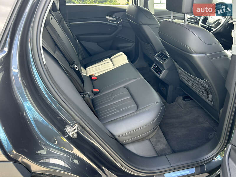 Позашляховик / Кросовер Audi e-tron Sportback 2021 в Києві