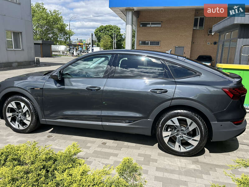 Позашляховик / Кросовер Audi e-tron Sportback 2021 в Києві
