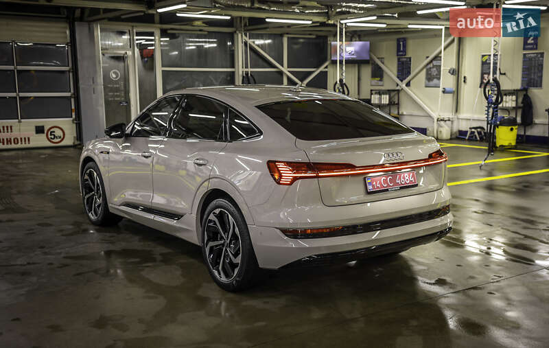 Позашляховик / Кросовер Audi e-tron Sportback 2021 в Чернівцях