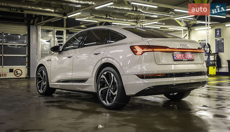 Позашляховик / Кросовер Audi e-tron Sportback 2021 в Чернівцях