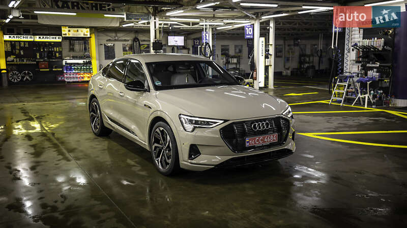 Позашляховик / Кросовер Audi e-tron Sportback 2021 в Чернівцях
