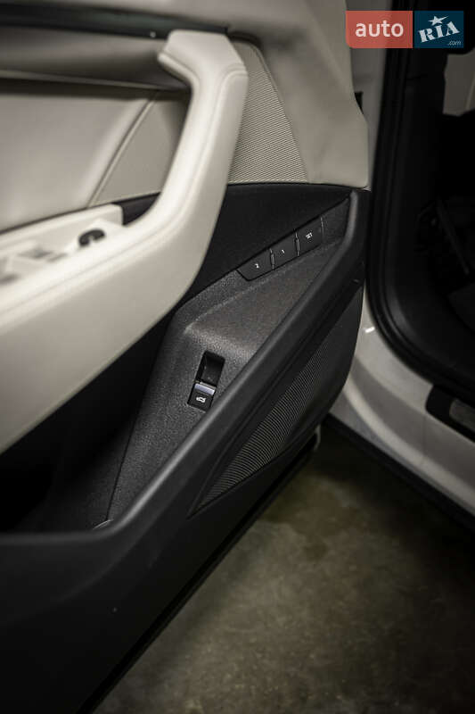 Позашляховик / Кросовер Audi e-tron Sportback 2021 в Чернівцях
