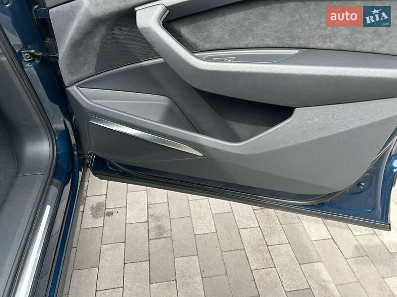 Позашляховик / Кросовер Audi e-tron Sportback 2021 в Києві