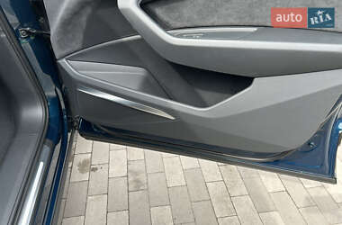 Позашляховик / Кросовер Audi e-tron Sportback 2021 в 