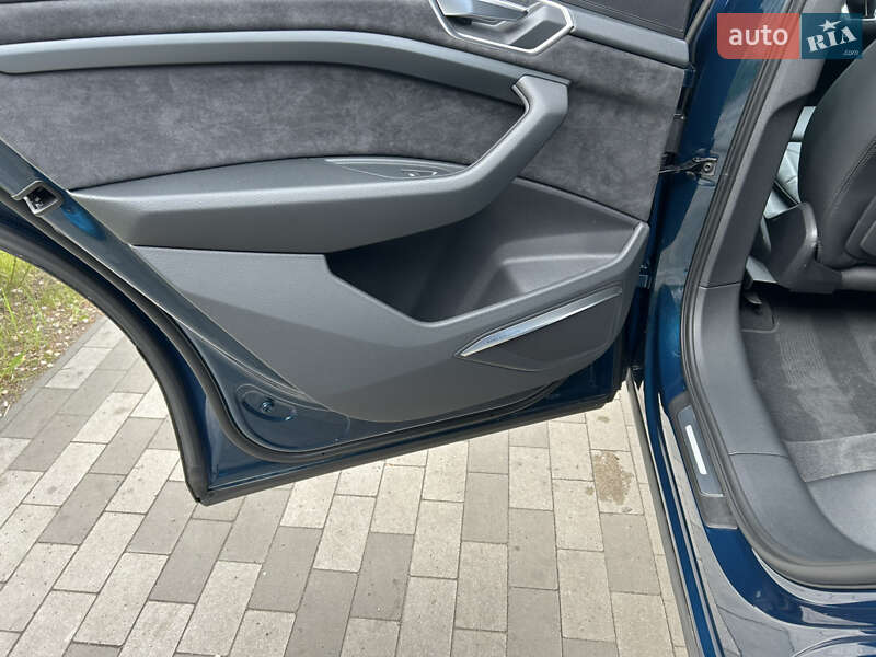 Позашляховик / Кросовер Audi e-tron Sportback 2021 в Києві