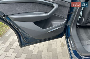 Позашляховик / Кросовер Audi e-tron Sportback 2021 в 