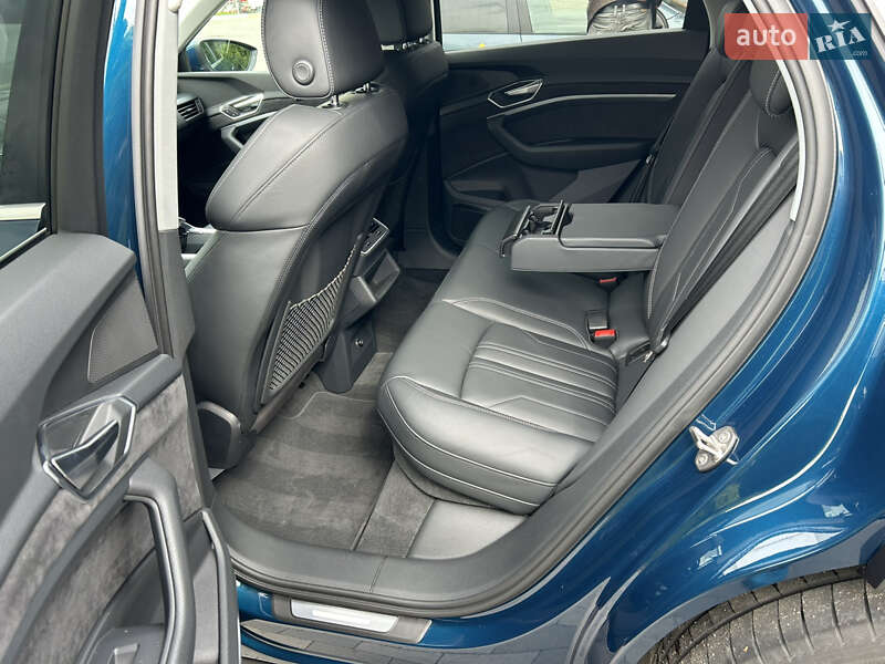 Позашляховик / Кросовер Audi e-tron Sportback 2021 в Києві