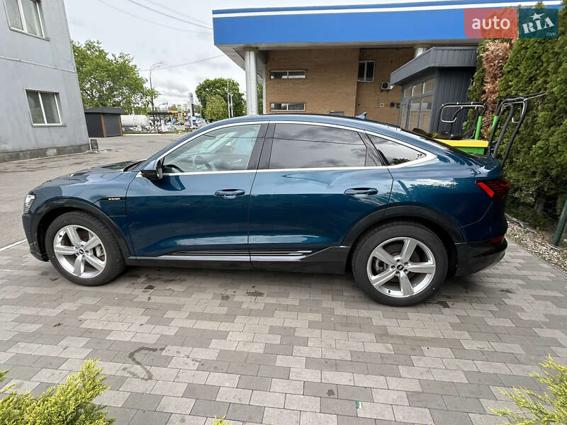 Позашляховик / Кросовер Audi e-tron Sportback 2021 в Києві