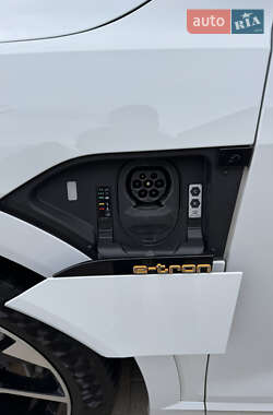 Внедорожник / Кроссовер Audi e-tron Sportback 2021 в 