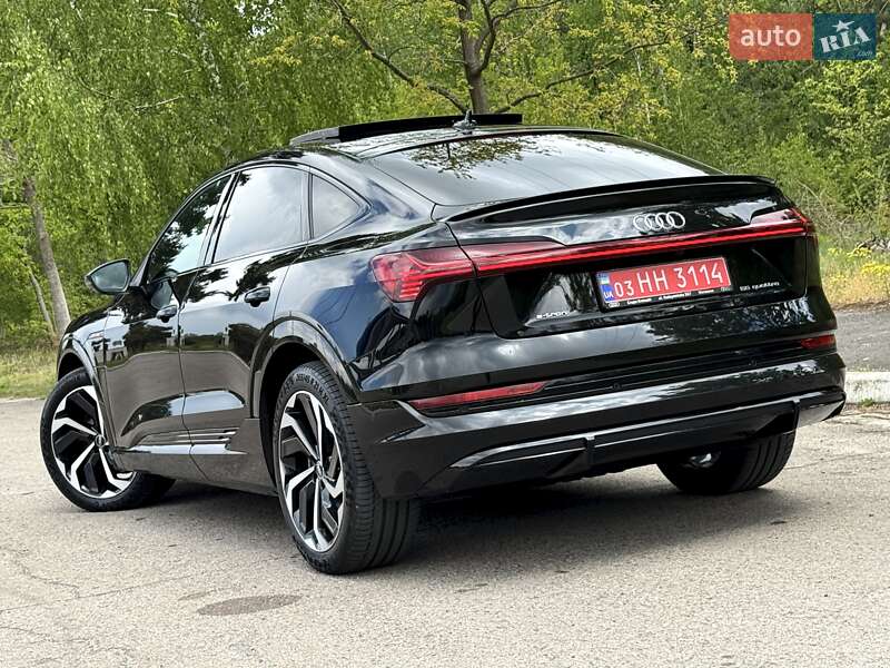 Позашляховик / Кросовер Audi e-tron Sportback 2021 в Києві