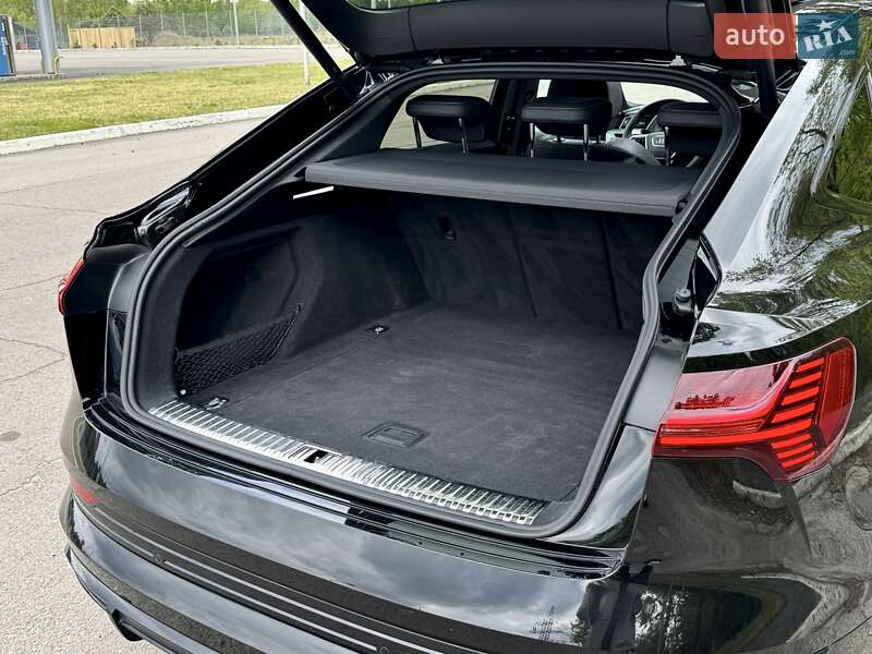 Позашляховик / Кросовер Audi e-tron Sportback 2021 в Києві