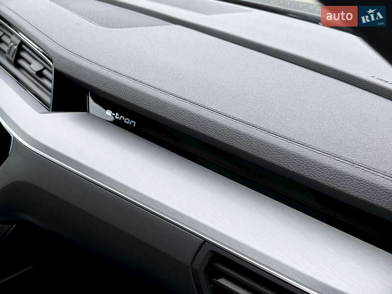 Позашляховик / Кросовер Audi e-tron Sportback 2021 в Києві