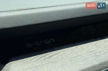 Позашляховик / Кросовер Audi e-tron Sportback 2023 в 
