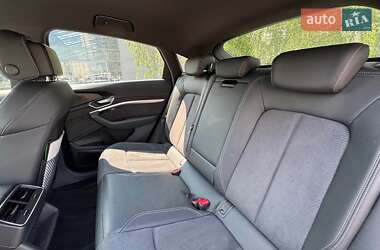 Позашляховик / Кросовер Audi e-tron Sportback 2023 в 