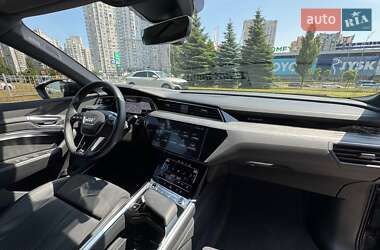 Позашляховик / Кросовер Audi e-tron Sportback 2023 в 