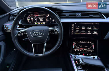 Позашляховик / Кросовер Audi e-tron Sportback 2022 в 