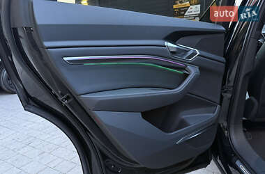 Позашляховик / Кросовер Audi e-tron Sportback 2022 в 