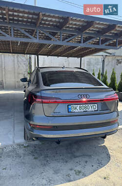 Внедорожник / Кроссовер Audi e-tron Sportback 2021 в 
