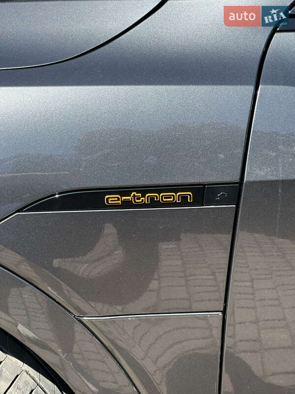 Позашляховик / Кросовер Audi e-tron Sportback 2021 в Чернівцях