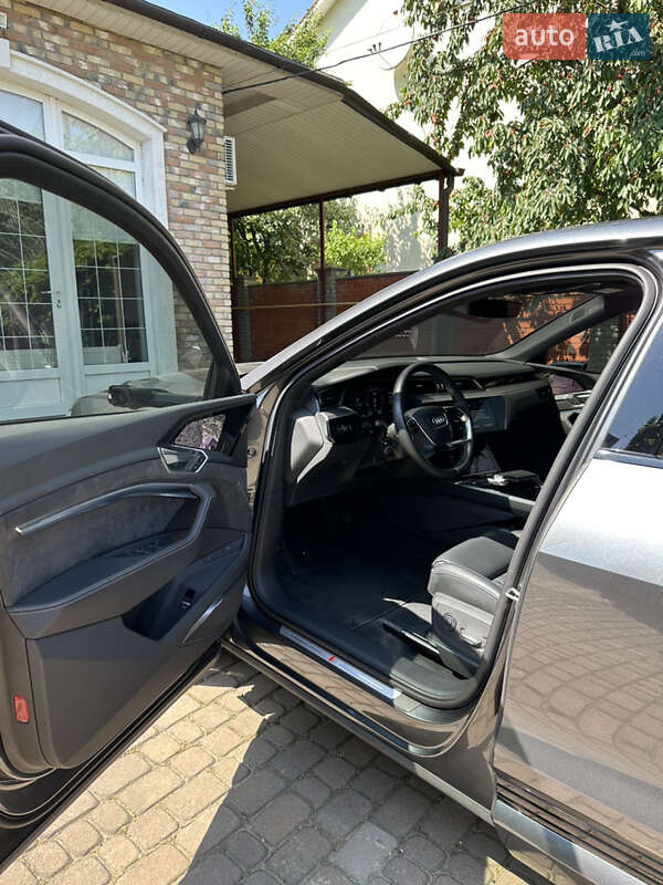 Позашляховик / Кросовер Audi e-tron Sportback 2021 в Чернівцях