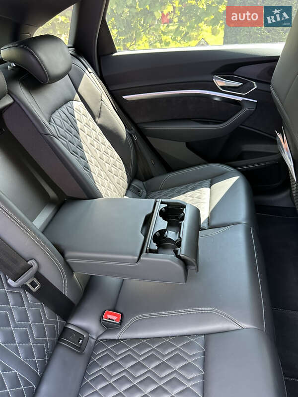 Позашляховик / Кросовер Audi e-tron Sportback 2021 в Чернівцях