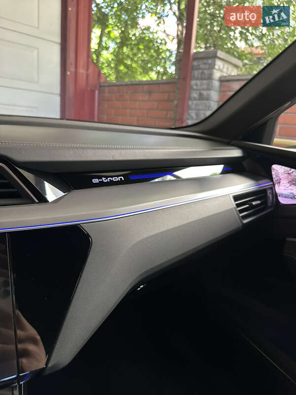 Позашляховик / Кросовер Audi e-tron Sportback 2021 в Чернівцях