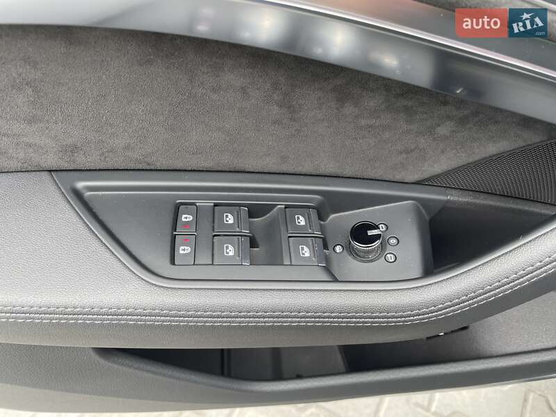 Позашляховик / Кросовер Audi e-tron Sportback 2020 в Києві
