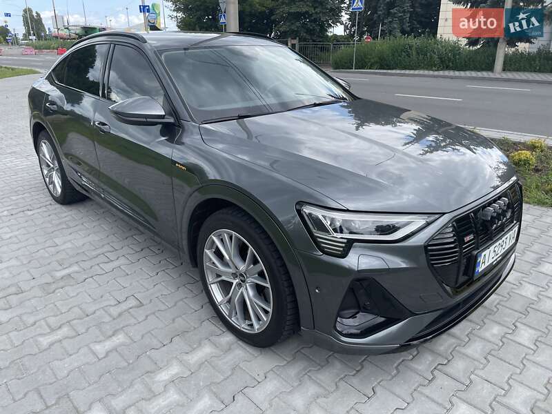 Позашляховик / Кросовер Audi e-tron Sportback 2020 в Києві
