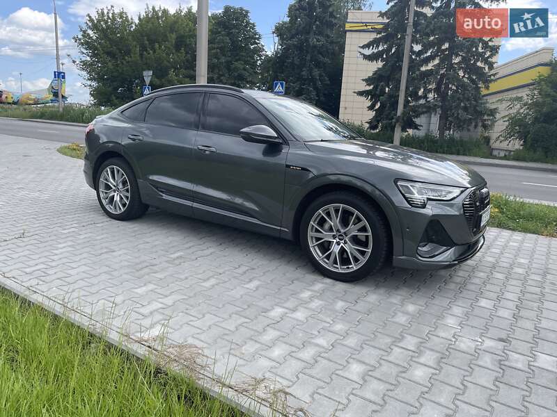 Позашляховик / Кросовер Audi e-tron Sportback 2020 в Києві